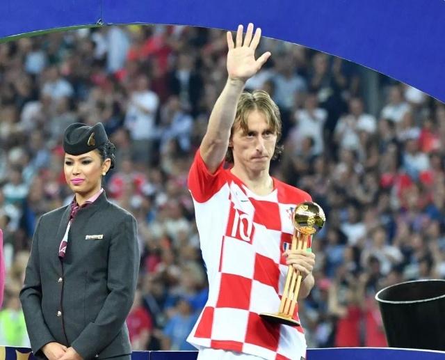 孔帕尼：会继续练定位球；迪亚斯虽没直接参与进球但贡献很大（孔帕尼：定位球训练不停；迪亚斯未直接参与破门仍贡献巨大）