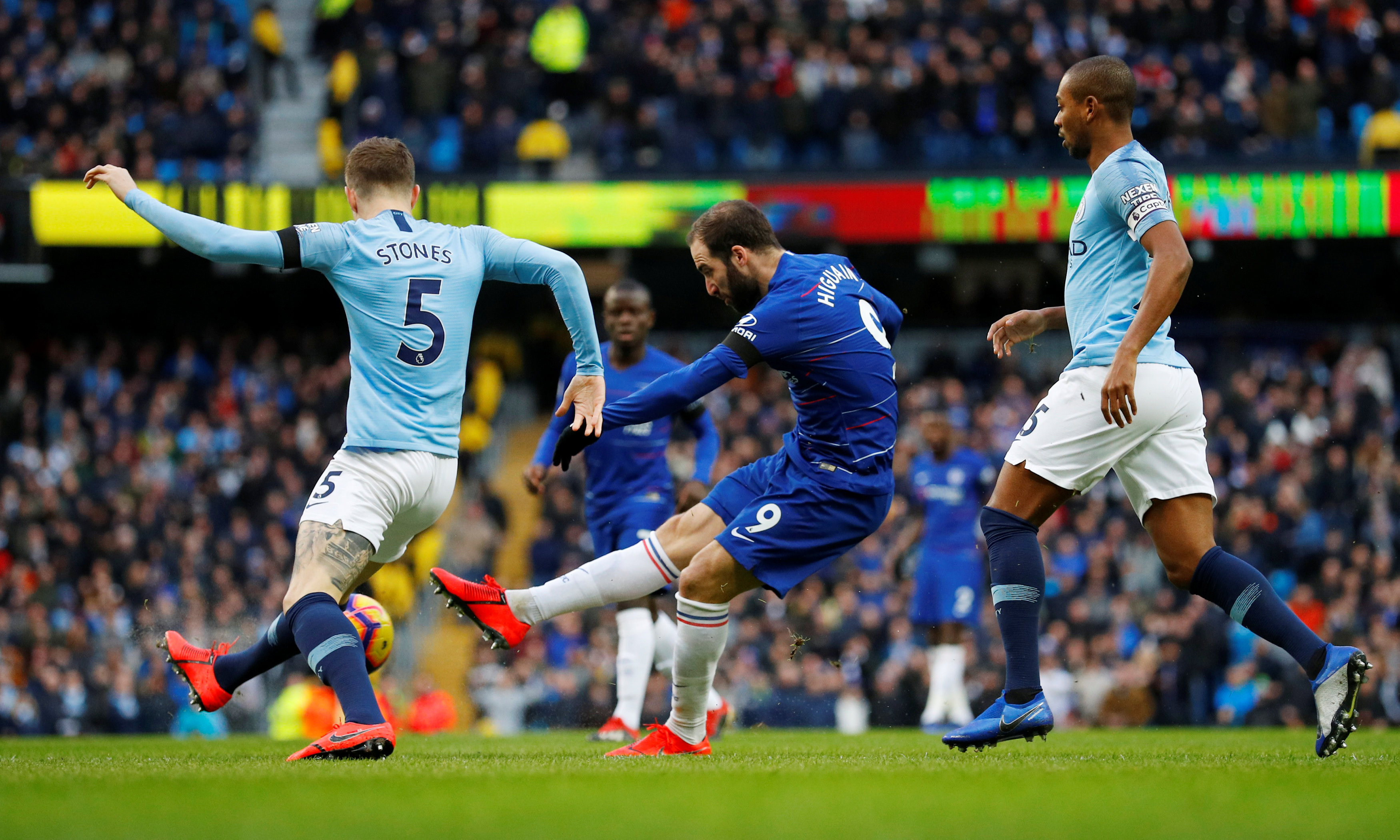 莱切2-1都灵，班达、拉萨纳-库利巴利建功（班达、拉萨纳-库利巴利先后破门，莱切2-1小胜都灵）