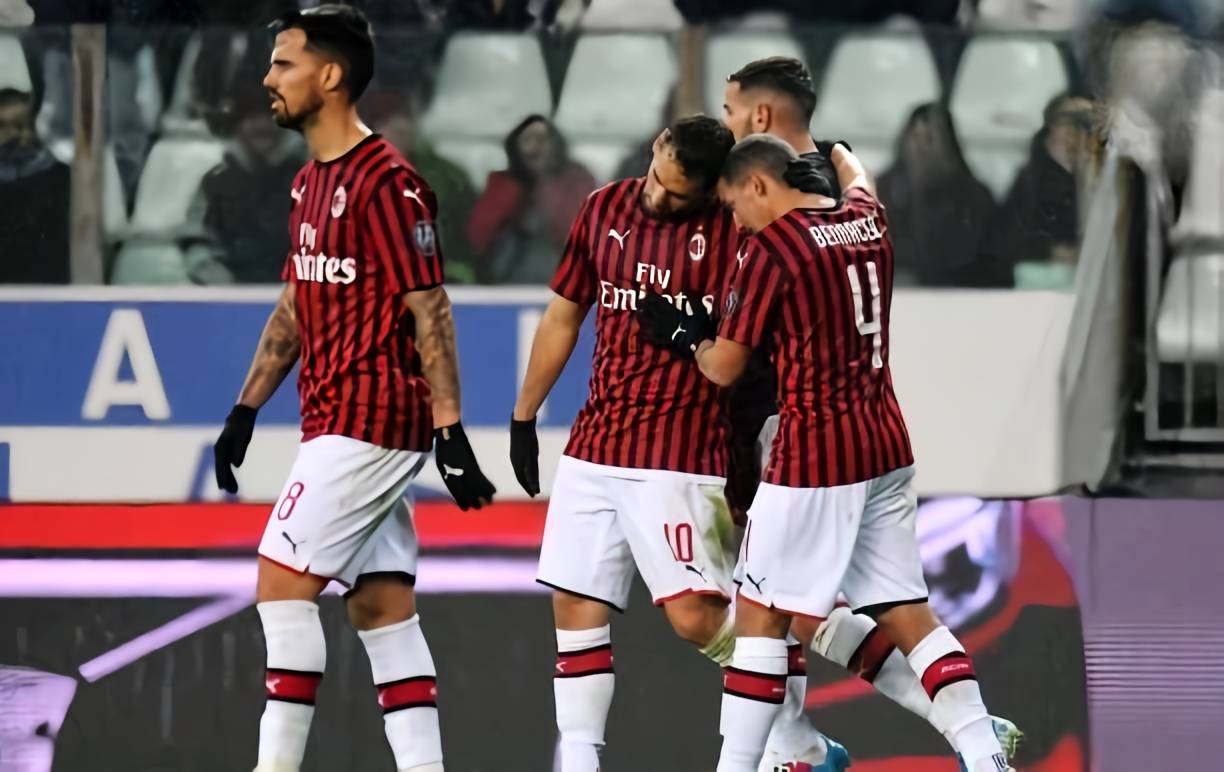 C罗为合作的AI网站宣传，视频中梅罗之争再次成为话题（C罗为合作AI平台拍宣传片，视频引发梅罗之争再度热议）