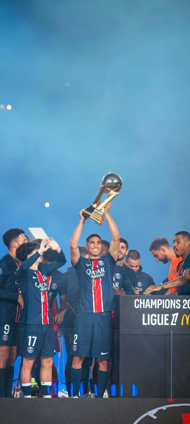 德科：冬窗很难引进适合巴萨的球员，球队现在状态良好（德科：冬窗难觅适合巴萨的引援，球队目前状态不错）