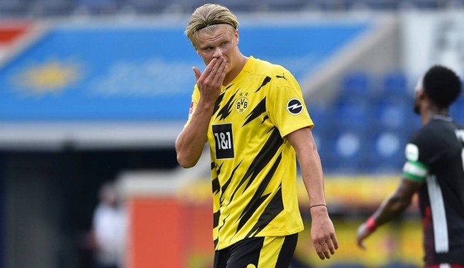 TA：巴萨防守存在问题，但弗里克无意放弃高位防线的战术（TA：巴萨防守隐患犹在，弗里克仍将坚持高位防线打法）