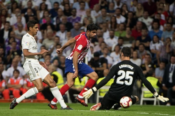 世体：梅西亲签的新秀球星卡被拍卖行估值35000欧元（世体：拍卖行给梅西亲笔签名新秀卡估价3.5万欧元）