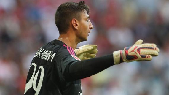 欧冠决赛用球谍照：包含白+深紫，灵感来自举办城市布达佩斯（欧冠决赛用球疑似曝光：白+深紫配色，设计灵感源于布达佩斯）