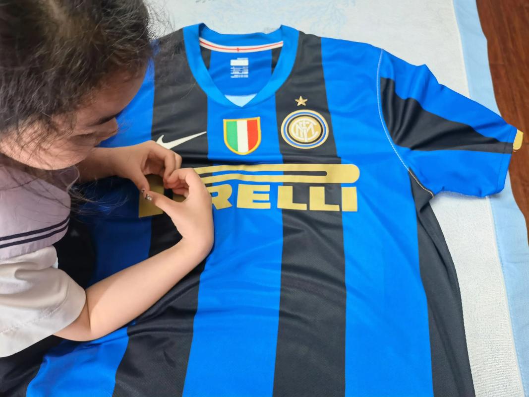 都体：尤文要求斯帕莱蒂遵守正装规定，比赛时不可以穿运动服（都体：尤文要求斯帕莱蒂按正装规范出场，比赛时禁穿运动服）